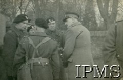 13.01.1941, Saxmundham, Anglia, Wielka Brytania.
Dowódca 42 Dywizji generał H. Willcox podczas inspekcji Pociągu Pancernego 