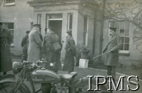 13.01.1941, Saxmundham, Anglia, Wielka Brytania.
Dowódca 42 Dywizji generał H. Willcox (w jasnym płaszczu) podczas inspekcji Pociągu Pancernego 