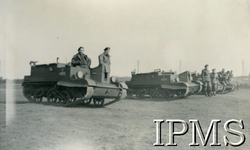 1942, Ipswich, Anglia, Wielka Brytania.
Pluton transporterów opancerzonych Universal Carrier podczas ćwiczeń bojowych.
Fot. NN, Dziennik działań Pociągu Pancernego 