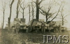 1942, Westerfield, Anglia, Wielka Brytania.
Pluton samochodów pancernych przed odjazdem na patrol.
Fot. NN, Dziennik działań Pociągu Pancernego 
