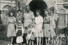 1945, Karachi, Indie.
Delegacja z obozu przejściowego dla polskich uchodźców z wizytą wielkanocną u gen. Richardson`a.
Fot. NN, Kronika osiedla polskiego Valivade-Kolhapur, Indie, tom III, Instytut Polski i Muzeum im. gen. Sikorskiego w Londynie