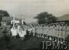 1943-1947, Valivade-Kolhapur, Indie.
Osiedle dla polskich uchodźców. Wizyta arcybiskupa Bombaju Roberts`a w osiedlu. Uroczysta procesja.
Fot. NN, Kronika osiedla polskiego Valivade-Kolhapur, Indie, tom III, Instytut Polski i Muzeum im. gen. Sikorskiego w Londynie