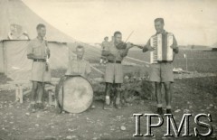 Wrzesień-październik 1942, Khanaqin, Irak.
Zespół jazzbandowy teatru 15 Pułku Piechoty 