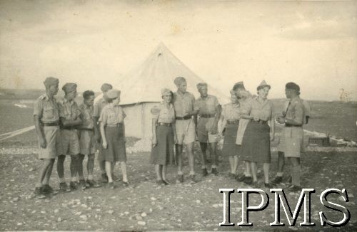 Wrzesień-październik 1942, Khanaqin, Irak.
Aktorzy i aktorki teatru 15 Pułku Piechoty 