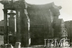 13.12.1943, Baalbek, Liban.
Ruiny starożytnej rzymskiej świątyni Wenery.
Fot. NN, Kronika 15 Wileńskiego Batalionu Strzelców 