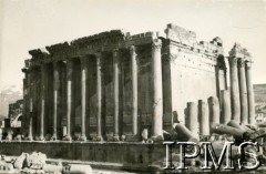 13.12.1943, Baalbek, Liban.
Ruiny starożytnej rzymskiej świątyni Bachusa.
Fot. NN, Kronika 15 Wileńskiego Batalionu Strzelców 