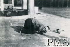 Grudzień 1943, Damaszek, Syria.
Meczet Omajadów, modlący się Arab.
Fot. NN, Kronika 15 Wileńskiego Batalionu Strzelców 