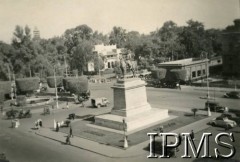 Styczeń-luty 1944, Kair, Egipt.
Pomnik w centrum Kairu.
Fot. NN, Kronika 15 Wileńskiego Batalionu Strzelców 