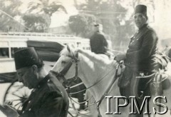 Styczeń-luty 1944, Kair, Egipt.
Funkcjonariusz policji egipskiej na koniu podczas patrolu na bazarze.
Fot. NN, Kronika 15 Wileńskiego Batalionu Strzelców 