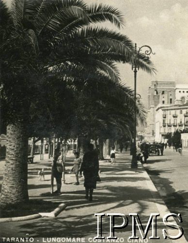 Luty 1944, Taranto, Włochy.
Nadmorska promenada.
Fot. NN, Kronika 15 Wileńskiego Batalionu Strzelców 