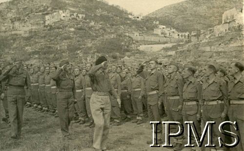 7.05.1944, Viticuso, Włochy.
Dowódca 2 Korpusu Polskiego generał Władysław Anders przechodzi przed żołnierzami 15 Wileńskiego Batalionu Strzelców 