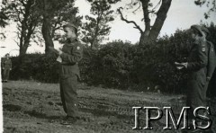 20.05.1944, Viticuso, Włochy.
Major Leon Gnatowski podczas apelu dla żołnierzy 15 Wileńskiego Batalionu Strzelców 