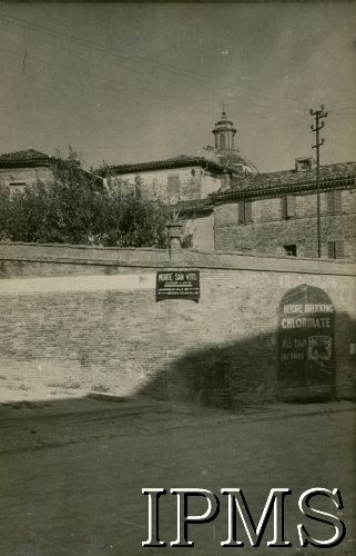 Lipiec 1944, Monte San Vito, Włochy.
Widok na miasteczko, które 15 Wileński Batalion Strzelców 