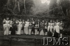 1942-1950, Tengeru, Tanganika.
Osiedle dla polskich uchodźców. Wychowankowie sierocińca podczas przedstawienia 
