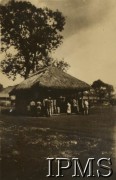 1942-1946, Masindi, Uganda.
Osiedle dla polskich uchodźców. Msza święta. 
Fot. NN, kolekcja: Osiedla polskie w Afryce, Instytut Polski i Muzeum im. gen. Sikorskiego w Londynie