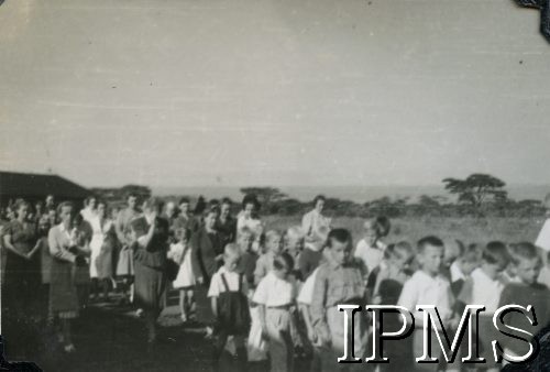 1945-1947, Rongai, Kenia. 
Osiedle dla polskich uchodźców. Obchody święta Bożego Ciała.
Fot. NN, kolekcja: Osiedla polskie w Afryce, Instytut Polski i Muzeum im. gen. Sikorskiego w Londynie