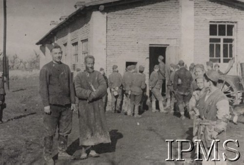Marzec 1942, Tockoje, ZSRR.
Grupa ochotników przybyłych do formującej się Armii Polskiej. Podpis oryginalny: 