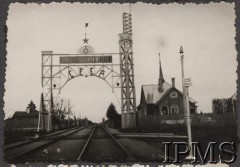 1920-1939, Stołpce, woj. Nowogródek, Polska.
Polsko-sowieckie przejście graniczne, brama powitalna i radziecka strażnica, napis na bramie: 