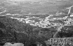 Maj 1944, okolice Cassino, Włochy.
Bitwa pod Monte Cassino, widok zniszczonego miasteczka.
Fot. S. Gliwa, Instytut Polski im. Gen. Sikorskiego w Londynie [album negatywowy]

