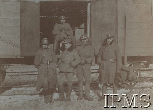 1918-1919, brak miejsca.
Wojna polsko-ukraińska. Załoga pociągu pancernego P.P.3, 