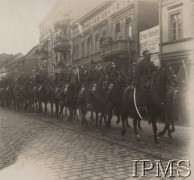 Przed 1939, Polska.
Parada oddziału kawalerii.
Fot. NN, Instytut Polski im. Gen. Sikorskiego w Londynie [Album UŁANI]