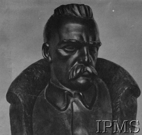 1920-1939, Lwów, Polska.
Popiersie Józefa Piłsudskiego w gmachu Lwowskiego Korpusu Kadetów.
