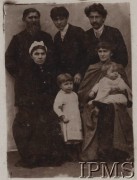 1892, brak miejsca.
Stoją od lewej: Tomasz Staszewski herbu 