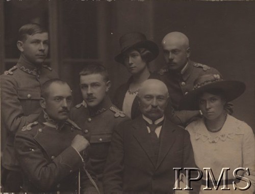 1914, Kleszczówek, Suwalszczyzna
Młodzi Legioniści w majątku Kleszczówek rodziny Dąbrowskich herbu 