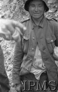 Maj 1944, Cassino, Włochy.
Niemiecki żołnierz - jeniec.
Fot. Adam Chruściel, Instytut Polski im. Gen. Sikorskiego w Londynie [album negatywowy L-I Monte Cassino] - płachta 44