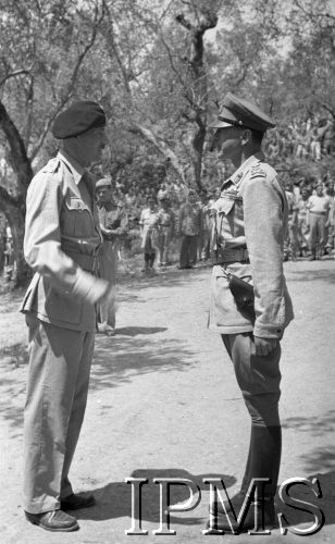 Maj 1944, Aquafondata, Włochy.
Kwatera Główna Dowódcy 2 Korpusu. Gen. Harold Alexander i gen. Władysław Anders.
Fot. Felicjan Maliniak, Instytut Polski im. Gen. Sikorskiego w Londynie [album negatywowy L-I Monte Cassino] - płachta 48