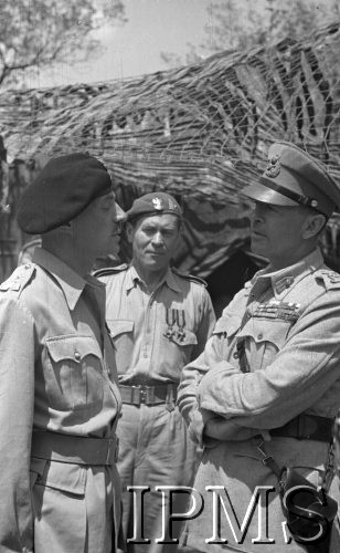 Maj 1944, Aquafondata, Włochy.
Kwatera Główna Dowódcy 2 Korpusu, gen. Władysław Anders, gen. Zygmunt Szyszko-Bohusz i gen. Harold Alexander.
Fot. Felicjan Maliniak, Instytut Polski im. Gen. Sikorskiego w Londynie [album negatywowy L-I Monte Cassino] - płachta 48