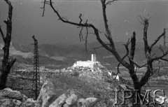 Maj 1944, Cassino, Włochy.
Bitwa pod Monte Cassino, ruiny na wzgórzu.
Fot. NN, Instytut Polski im. Gen. Sikorskiego w Londynie [Album negatywowy - Monte Cassino]

