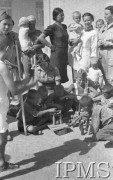 1942, Teheran, Iran (Persja).
Obóz dla polskich uchodźców, bawiące się dzieci.
Fot. NN, Instytut Polski im. Gen. Sikorskiego w Londynie [album negatywowy B-I IRAN] - płachta 34