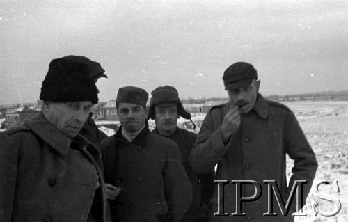 Listopad 1941, Buzułuk, obł. Czkałowsk, ZSRR.
Organizowanie Armii Polskiej w ZSRR. Podpis oryginalny: 