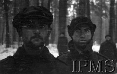 Grudzień 1941, Kołtubanka, obł. Czkałowsk, ZSRR.
Ochotnicy do Armii Andersa w łachmanach 
