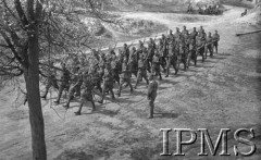 Kwiecień 1942, Jangi-Jul, Uzbekistan, ZSRR.
Szwadron Przyboczny gen. Władysława Andersa udaje sie na ćwiczenia.
Fot. inż. Ostrowski, Instytut Polski im. Gen. Sikorskiego w Londynie [album negatywowy A-I ROSJA] - płachta 31
