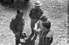 Maj 1942, Dżałał-Abad, Kirgistan, ZSRR.
Pułkownik K. Dudziński i trzej żołnierze.
Fot. inż. Ostrowski, Instytut Polski im. Gen. Sikorskiego w Londynie [album negatywowy A-I ROSJA] - płachta 38
