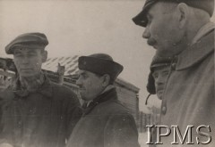 Wiosna 1942, Tockoje, obł. Czkałowsk, ZSRR.
6 Lwowska Dywizja Piechoty, ochotnicy zgłaszają się do samodzielnego batalionu strzeleckiego 