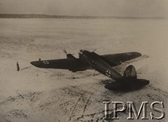 1939-1945, brak miejsca.
Niemiecki samolot bombowy Heinkel 111 na lotnisku polowym.
Fot. NN, Instytut Polski i Muzeum im. gen. Sikorskiego w Londynie [teczka nr 26]
