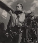 1940-1945, Wielka Brytania.
Pilot 316 Dywizjonu Myśliwskiego w maewestce, na skrzydle leży spadochron.
Fot. NN, Instytut Polski i Muzeum im. gen. Sikorskiego w Londynie [teczka nr 26]
