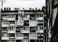 Kwiecień 1987, Warszawa, Polska.
Akcja transparentowo - ulotkowa Grup Oporu Solidarni. Na transparencie napis: 