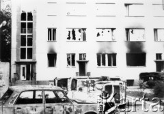 25.06.1976, Radom. 
Wydarzenia radomskie - czerwiec 1976. Wraki spalonych samochodów przed garażami KW PZPR.
Fot. NN, zbiory Ośrodka KARTA