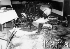 25.06.1976, Radom. 
Wydarzenia radomskie - czerwiec 1976. Zdemolowane wnętrza w budynku KW PZPR - stołówka.
Fot. NN, zbiory Ośrodka KARTA [sygn. OK 010639]

