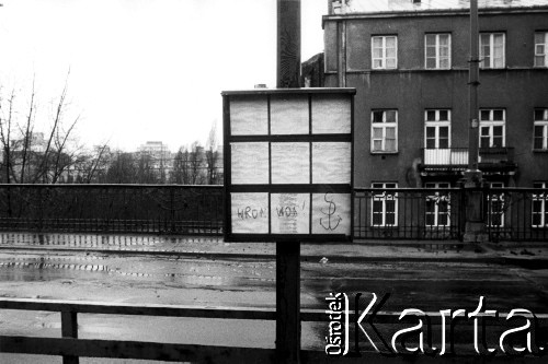 03.1982, Warszawa, Polska.
Stan wojenny, napisy i hasła popierające podziemną Solidarność. N/z napis 