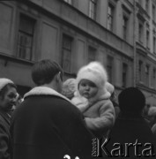 1972, Leningrad, Rosyjska Federacyjna Socjalistyczna Republika Radziecka, ZSRR.
Mieszkańcy na ulicy miasta.
Fot. Stanisław Gawliński, zbiory Ośrodka KARTA