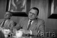 1987, Kraków, Polska.
Edward Pietrzak, w latach 1982-1988 dyrektor Fabryki Samochodów Osobowych (FSO).
Fot. Stanisław Gawliński, zbiory Ośrodka KARTA