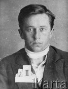 1936-1938, ZSRR.
B. S. Paciewski (Pacijewski) (Jan Rotlewi), rozstrzelany w czasie Wielkiej Czystki, portret więzienny.
Fot. zbiory Ośrodka KARTA.
 
