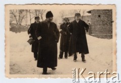 Listopad 1941 - sierpień 1943, Zawiercie, Górny Śląsk, Polska.
Żydowskie getto. Żydzi z opaskami na rękawach.
Fot. NN, zbiory Ośrodka KARTA, przekazał Simcha Nornberg