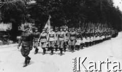 1943, ZSRR.
Batalion kobiecy 1 Dywizji Piechoty im. Tadeusza Kościuszki, w drugim rzędzie maszeruje Stefania Gwazdacz.
Fot. NN, zbiory Ośrodka KARTA, udostępniła Zofia Górska
