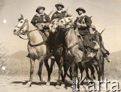 18.04.1944, Cassino, Włochy.
Bitwa pod Monte Cassino. Patrol kawaleryjski oddziałów marokańskich w armii francuskiej w dolinie rzeki Garigliano. Żołnierze dosiadają arabskich koni.
Fot. NN, zbiory Instytutu Józefa Piłsudskiego w Londynie
